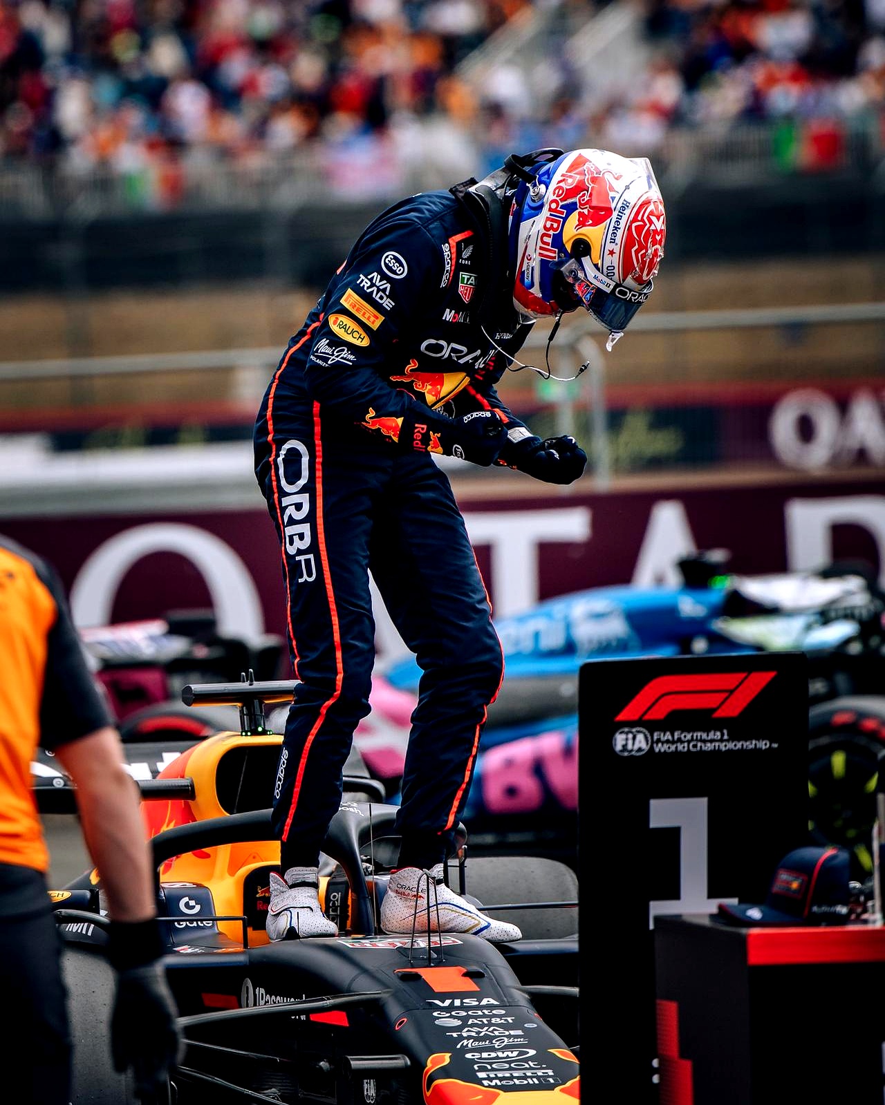 雷诺车队险胜红牛车队，阿隆索惊艳四座