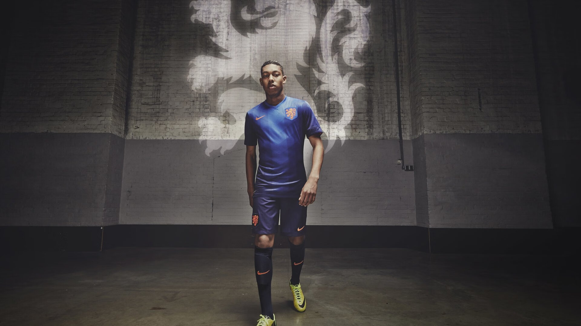 欧冠淘汰赛焦点战，火箭冲垮掘金，当欧洲绿茵的战术风暴，照亮NBA的变革之路