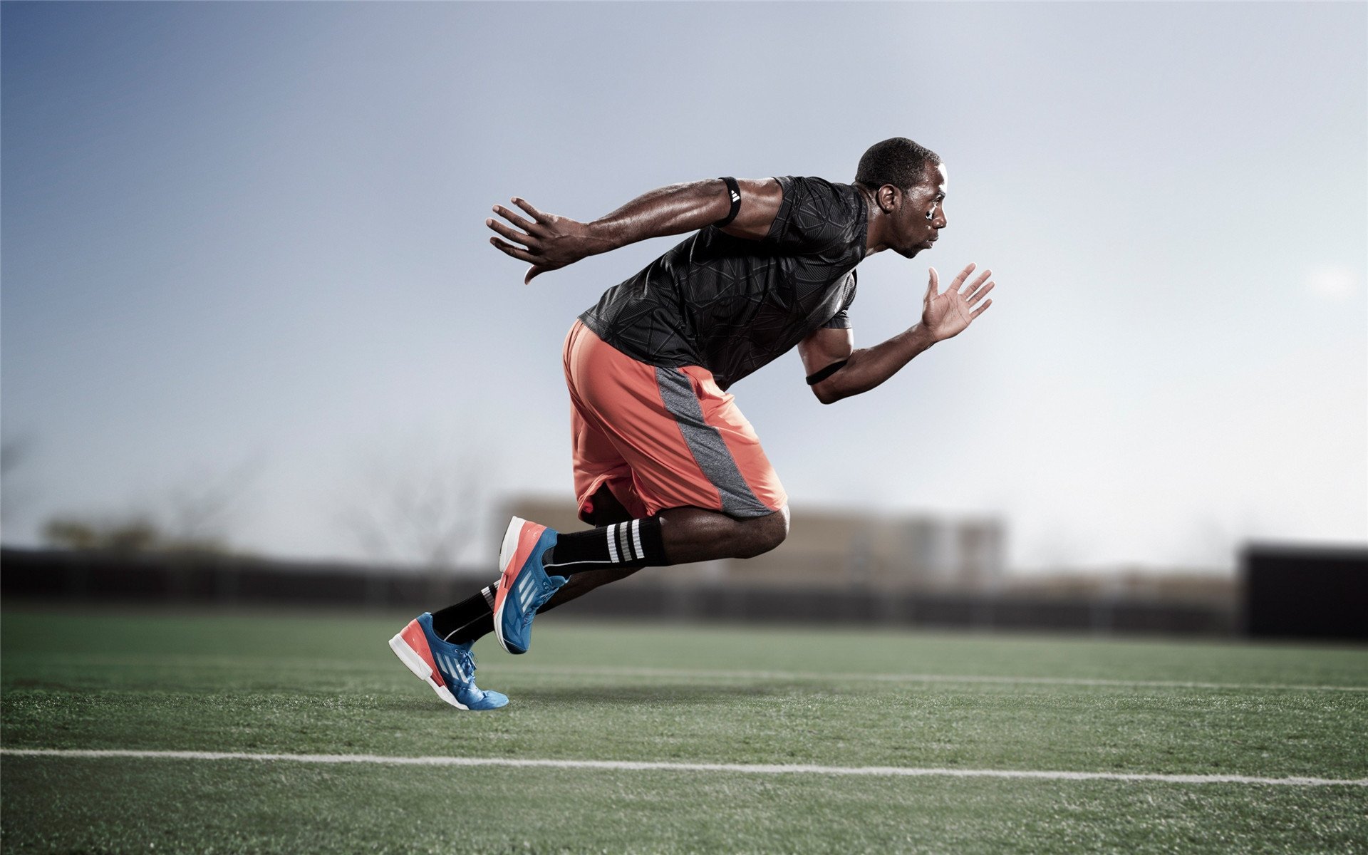 乌克兰对阵AC米兰,恩佐在战火与绿茵间起舞